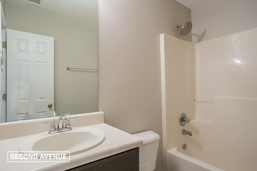 Building Photo - 2851 Knoll View Pl