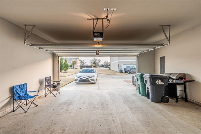 Building Photo - 2401 Davenport Dr