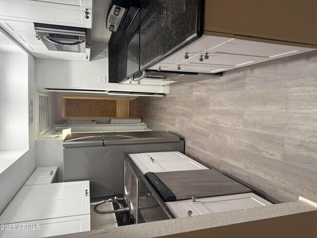 Building Photo - 18202 N Cave Creek Rd