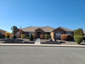 Building Photo - Luxury 5bed/3ba Rental in Spanish Springs ...