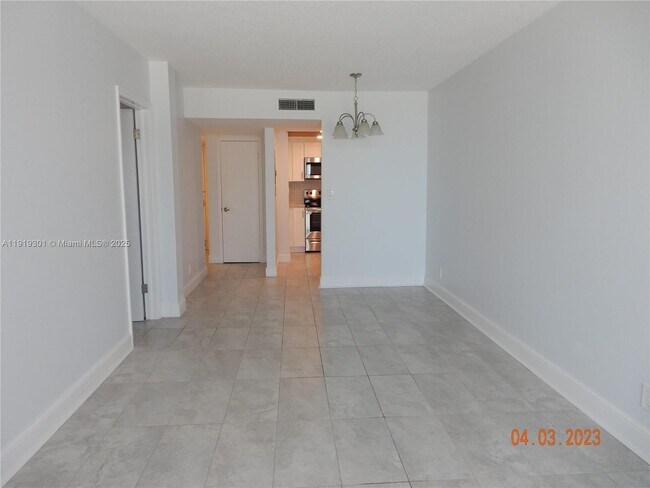 Building Photo - 400 N Surf Rd