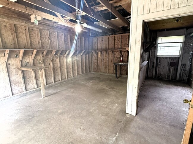 Building Photo - Cozy 2-Bed, 1-Bath Home with a large backyard!!