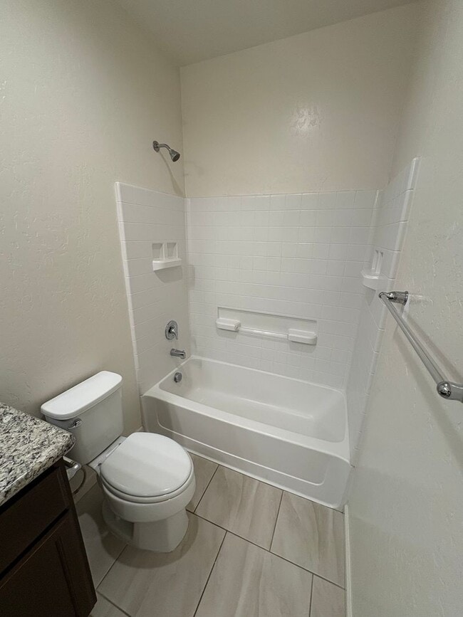 Building Photo - Comfortable NW Visalia Home Rent Ready!