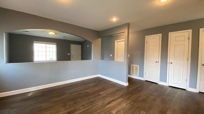 Building Photo - 2 Bedroom, 2 Bathroom Duplex, Close to Ft ...