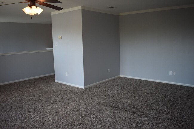 Building Photo - 509 Lakota Ln