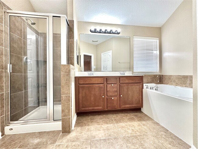 Building Photo - 6303 Tolstin Lakes Ln