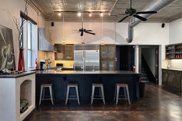 Building Photo - 104 NE 2nd St