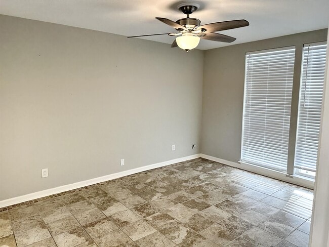 Building Photo - 3402 Ocean Dr