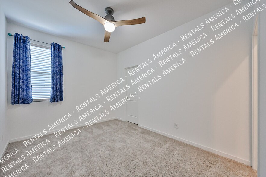 Building Photo - 1578 S 224th Ln