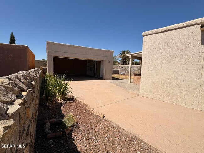 Building Photo - 7148 Villa Hermosa Dr