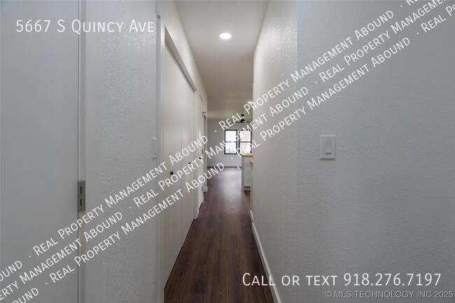 Building Photo - 5667 S Quincy Ave