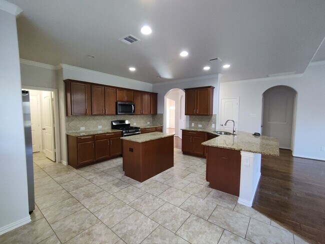 Building Photo - Gorgeous two story house (4BD/3BA) with a ...