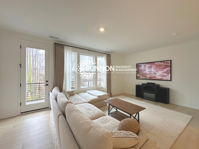 Building Photo - New 3 Bed Townhome in Mineral Springs