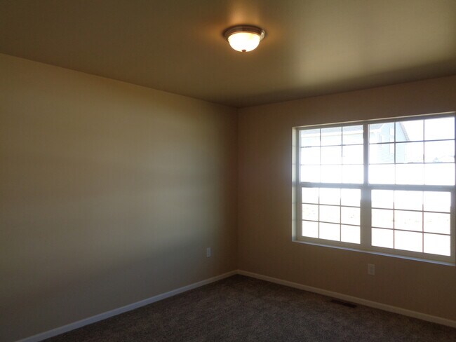 Building Photo - Newer Construction 3 Bedroom House with 3 ...