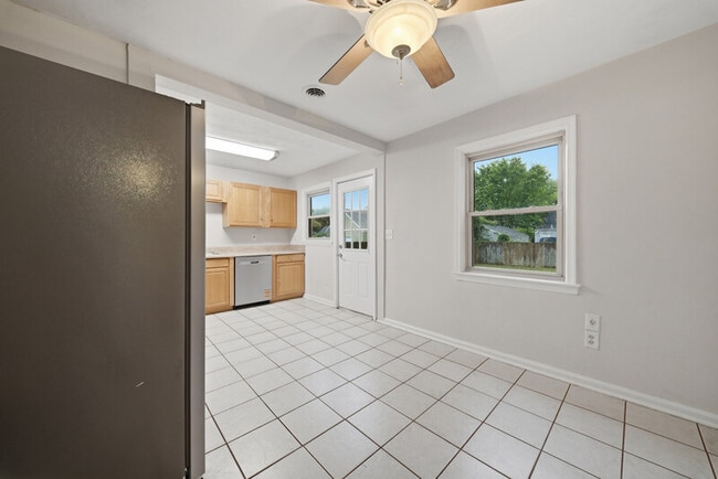 Building Photo - 8037 Crescent Rd