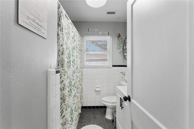 Building Photo - 4047 W Vanderbilt Dr