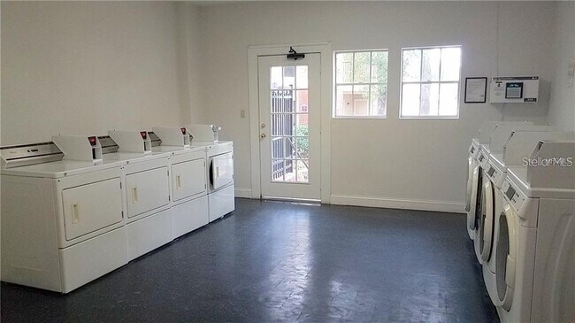 Building Photo - 8722 Mallard Reserve Dr