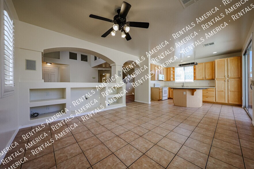 Building Photo - 528 W Mountain Sage Dr