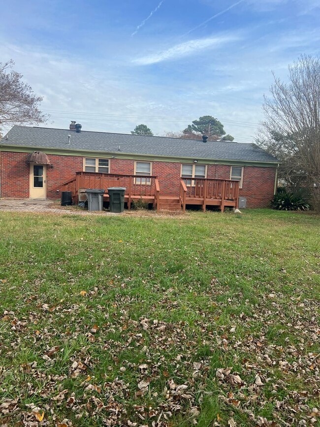 Building Photo - 11 Markham Dr