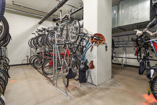 Building Photo - 345 N LaSalle St