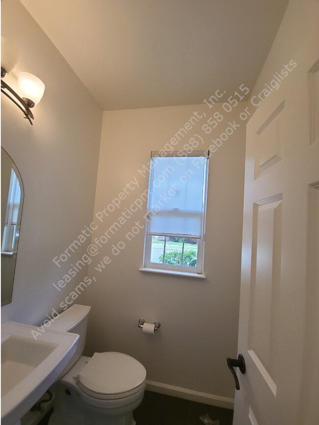 Building Photo - Elegant 4-Bedroom Home with Loft in Presti...