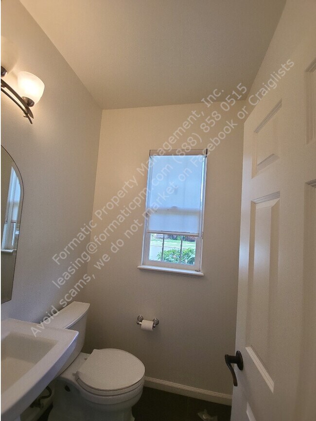 Building Photo - Pet-Friendly Elegant 4-Bedroom Home with L...