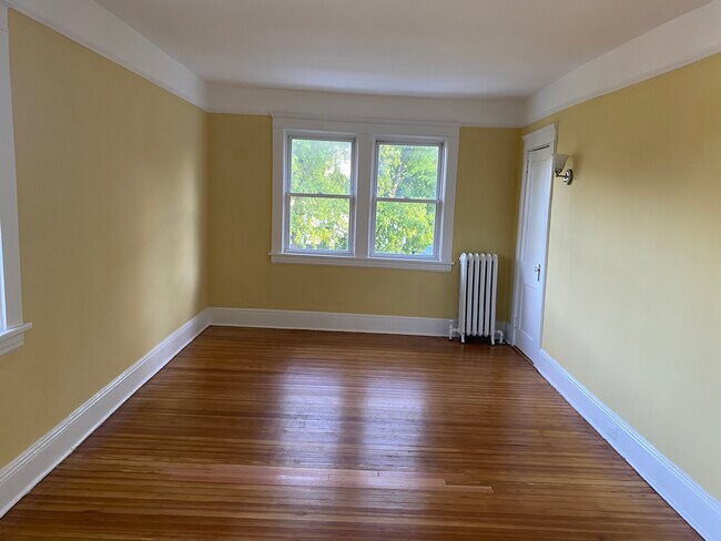 Building Photo - 110 Chauncey Ave