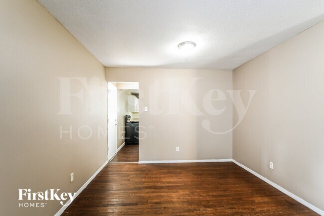 Building Photo - 2030 E Humes Ln