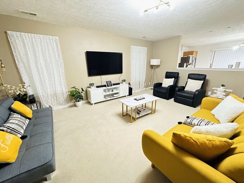 Building Photo - 3003 Remington Dr