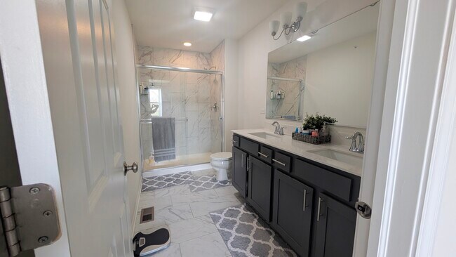 Building Photo - 29W730 Cambridge Ct