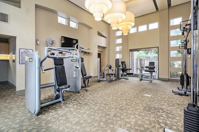 Building Photo - 3520 Lebon Dr