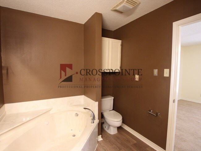 Building Photo - 2 Bedroom 2.5 Bath Townhome, Tyler TX!