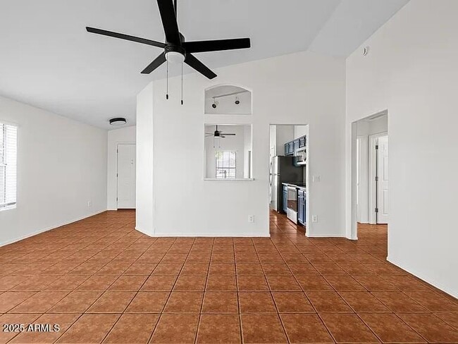 Building Photo - 1083 E Boston Ct