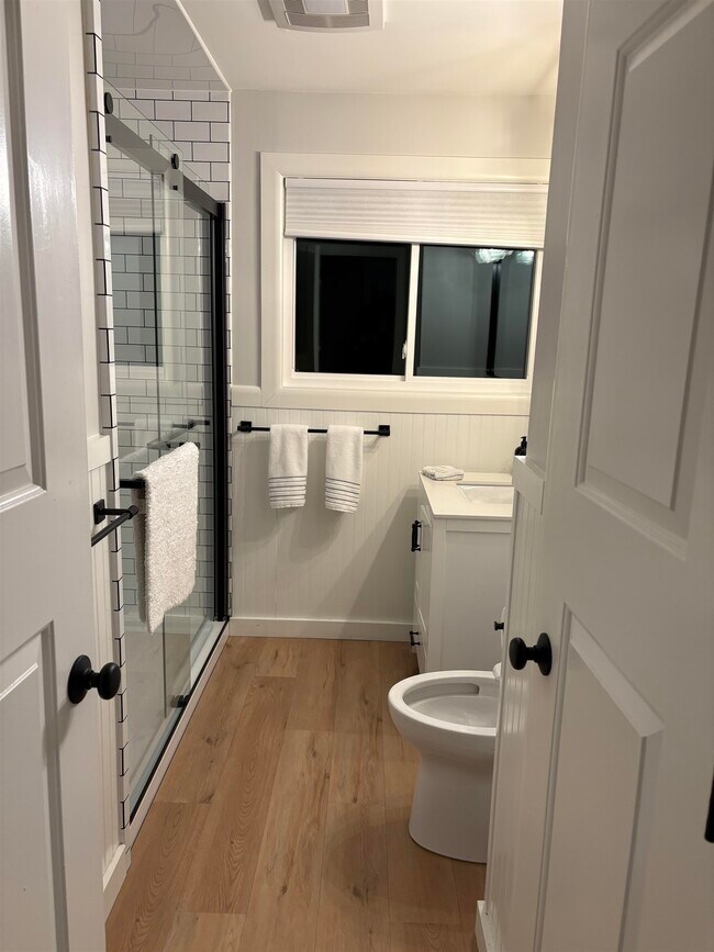 Building Photo - 121 Upper Bay Rd