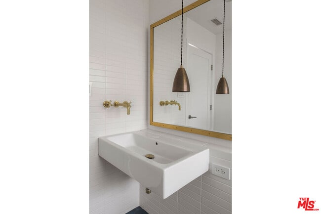 Building Photo - 4525 Melbourne Ave