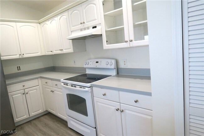 Building Photo - 2309 SE 5th Pl