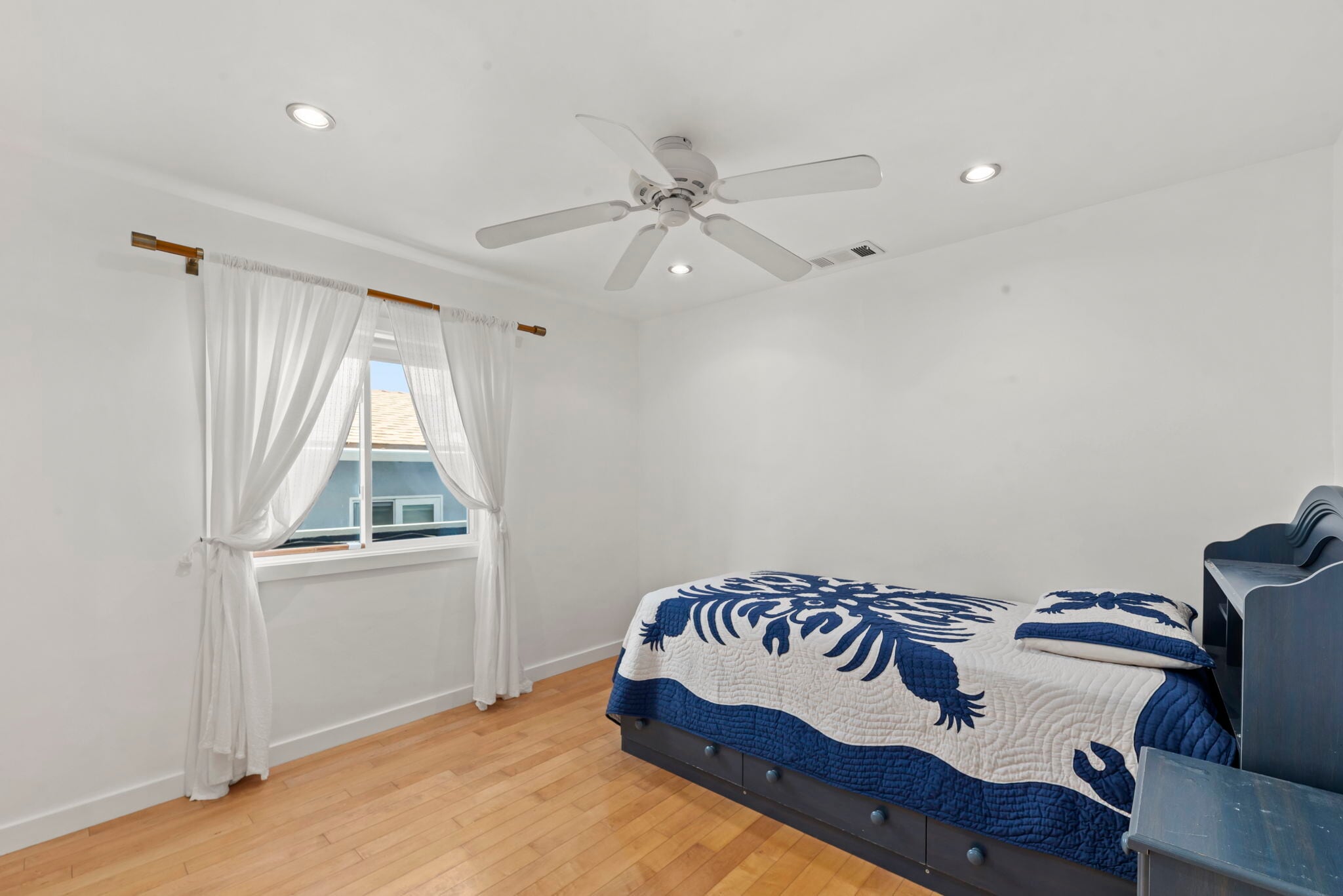 Building Photo - 662 Rosecrans Ave