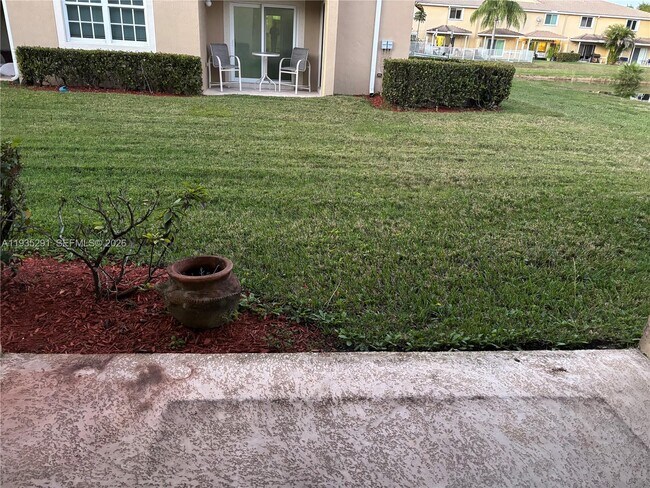 Building Photo - 9053 Plymouth Pl