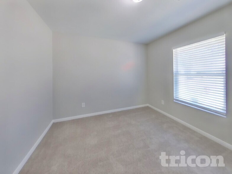 Building Photo - 15680 Del Norte Dr