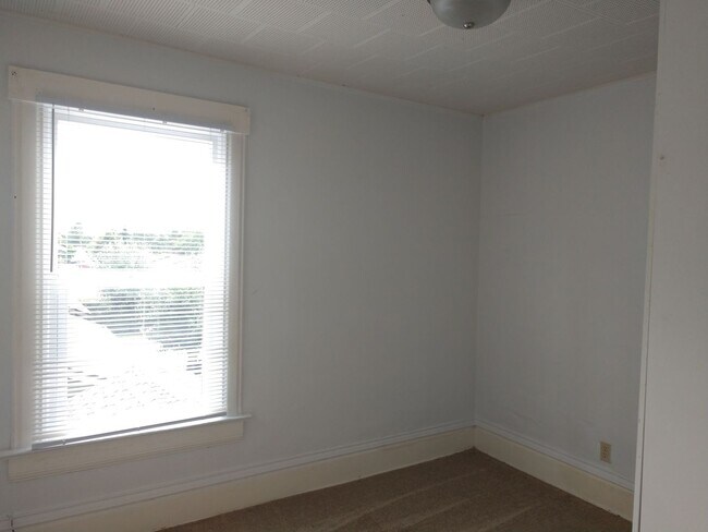 Building Photo - 2228 Yew St