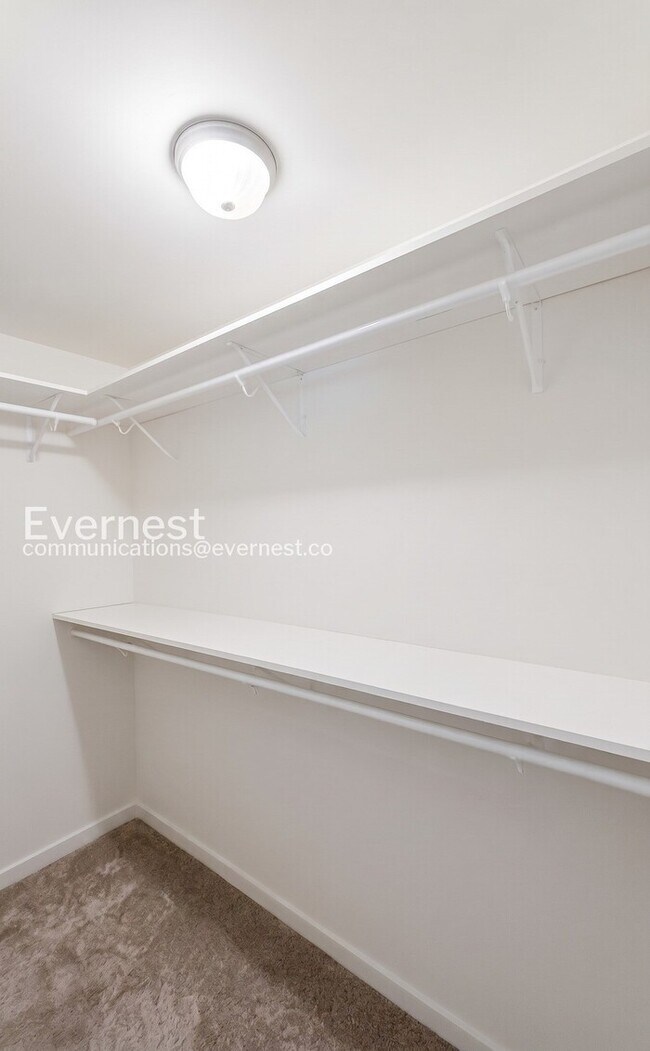 Building Photo - 100 Elm St