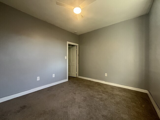 Building Photo - 1077 Main St