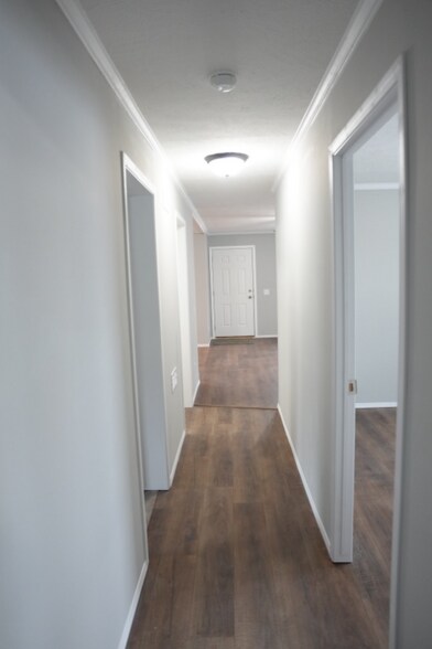 Building Photo - 5865 S Fairfax Rd