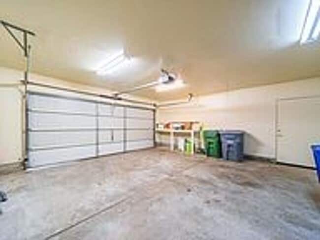 Building Photo - Cute 3 bedroom/2 bath downtown home!