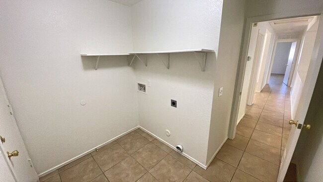 Building Photo - Cozy 3 bedroom home in Surprise!