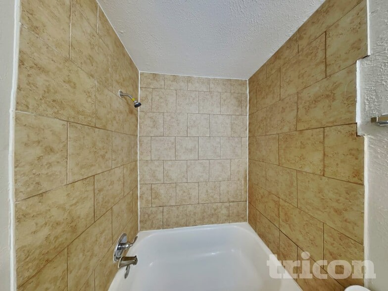 Building Photo - 623 Walston Ln