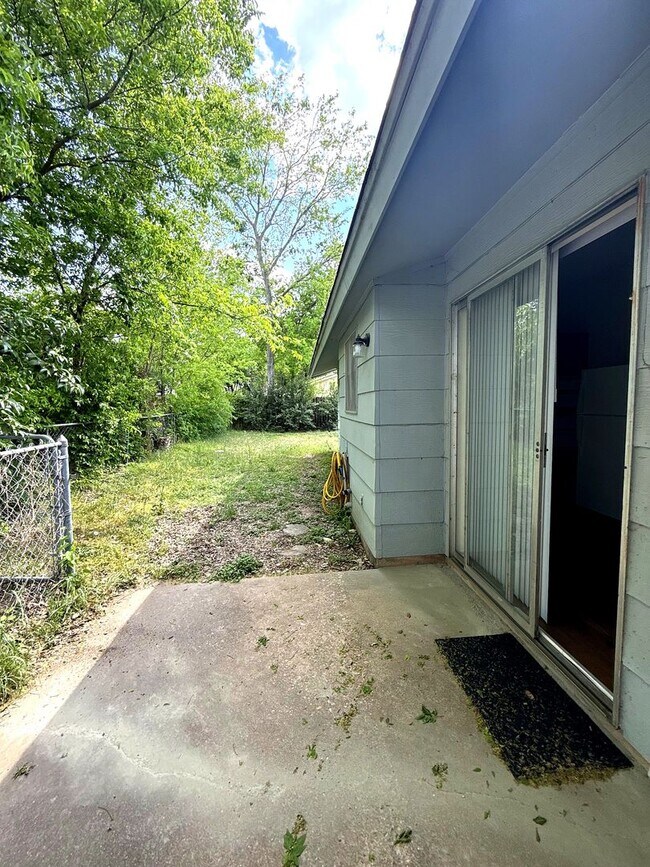 Building Photo - 603 Flournoy Dr