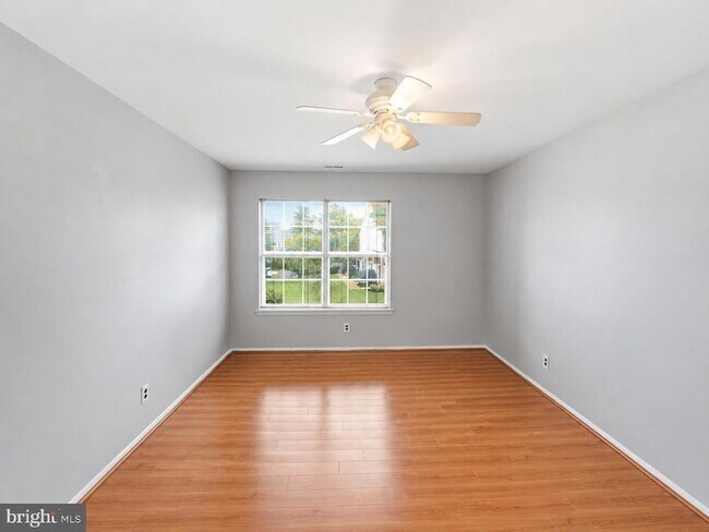 Building Photo - 321B Delancey Pl