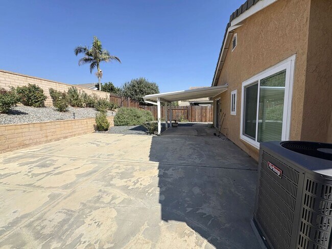 Building Photo - Beautiful Home in a Cul-de sac