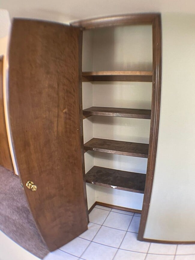 Building Photo - Super End unit Townhouse!!